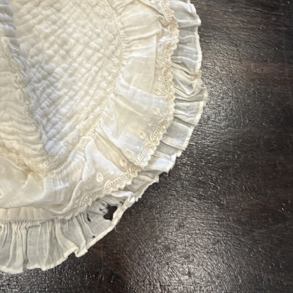 Vintage small child white bonnet see pics and description - Picture 6 of 7